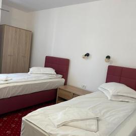 Viesnīca Hotel Silvana pilsētā Buzjaša