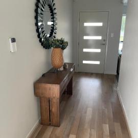 Modern Four Bedroom Holiday Home Available in Deebing Heights, hotel a Loamside