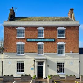 The Lazy Goose - Coffee House & Bedrooms, hotel a Stonehouse