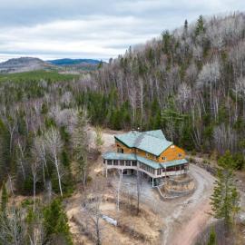 Auberge Carcajou, hotel u gradu Saint-David-de-Falardeau