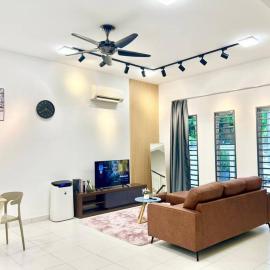 16Pax House Landed Setia Alam Mall SCCC Wi-Fi TV, hotel in Shah Alam