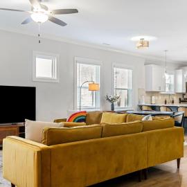 Durham में, होटल Family-Friendly 4BR with Fenced Yard & Parking