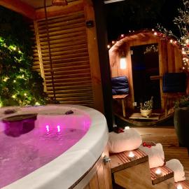 Romantisch Wellness Appartement met privé Hottub Sauna Gamesroom, hotel en Den Ham