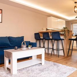 Detached 2 Bedroom House - 10 minute's walk to Town Centre - Free Parking, Fast Wifi and Smart TVs by Tejza Property, hotel i Rugby