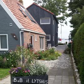 B&B It Lytshûs, hótel í Earnewâld
