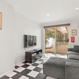 Prez Cote La Plaz - Pet Friendly -1 Min Walk to Beach, hotel in Callala Bay