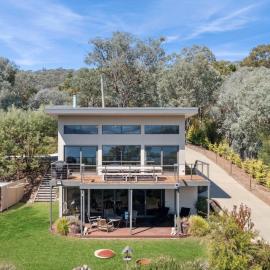 The Point Lakehouse Eildon، فندق في إيلدون