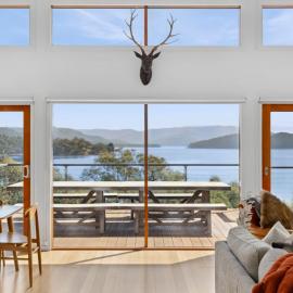 The Point Lakehouse Eildon, Hotel in Eildon