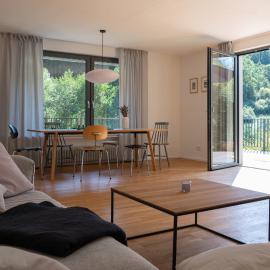 House with a View - Modernes Ferienhaus in der Eifel, hotel in Antweiler