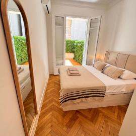 Luxury Central Condo with Private Terrace in Nice, hotelli Nizzassa