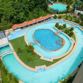 Hidden Valley Mountain and Wavepool Resort, ξενοδοχείο σε Pinamungahan