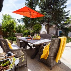 Charmantes Haus -Nähe Parndorf-Neusiedl-Wien-HU-SK, hotel in Bruck an der Leitha