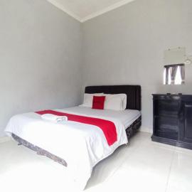 RedDoorz at Penginapan Hello Pacitan – hotel w mieście Pacitan