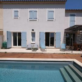 nice house with private pool - 6 persons in the center of the village of mérindol in the luberon in provence、Mérindolのホテル
