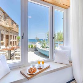 Skiff - Transformed studio on the water's edge