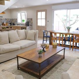 charming house with private pool in the heart of the village of aureille in the alpilles, 6 people., hotel a Aureille