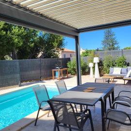 Pleasant detached villa with private swimming pool for 6 people in Lauris - Luberon.