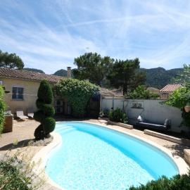 Air-conditioned house with heated pool, Luberon, in Maubec – 6 people