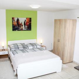 INDIVIDUAL APARTMENTS - Zentrale, ruhige Wohnung in Innenstadt - Küche, Parkplatz, Terrasse, SmartTV, Netflix