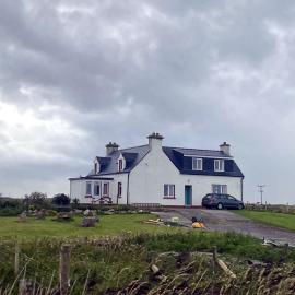 Comfortable detached 4 bedroomed holiday home, hotel a Balivanich