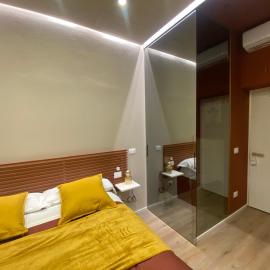 Queen Room in Centro a Modena - Comfort, Privacy & Free Parking