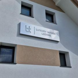 Luxury House Ledine