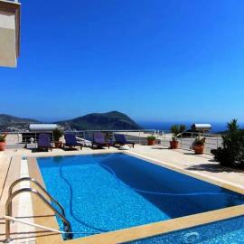 Sea View Villa Heathed Pool، فندق في كالكان