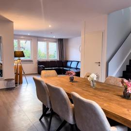 T&K Apartments - Jüchen - Komfortables 4 Zimmer Haus, hotel in Jüchen