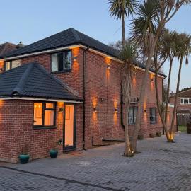 Lux 7 Bedroom residence, Hotel in Waterlooville