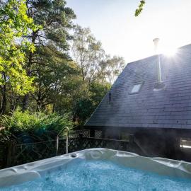 Dimmingsdale, woodland lodge with hot tub for 8, hotel a Oakamoor