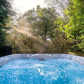 Farley, woodland lodge with hot tub for 8, hotel a Oakamoor