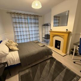 Lodge Causeway 4 bedroom house