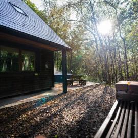 Denstone, woodland lodge with hot tub for 8, hotel a Oakamoor