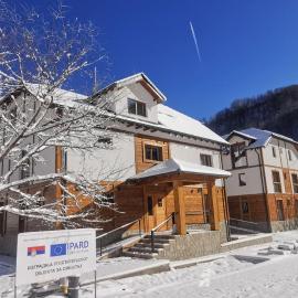 Vučja reka, hotel sa Crni Vrh
