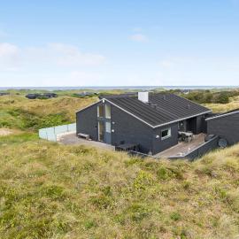 Awesome Home In Løkken With Kitchen, хотел в Локен