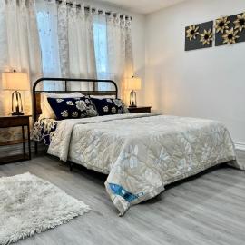 K1 Private Bathroom Queen Bed Room, Hotel in Mississauga