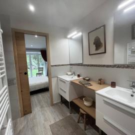 Chambres spacieuses à Cauterets, jardin privé, animaux acceptés