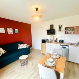Le Courvoisy, Studio avec piscine, près Groupama Stadium et Salle Arena, hotell sihtkohas Meyzieu