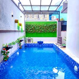 Adyvan Villa, hotel sa Malang