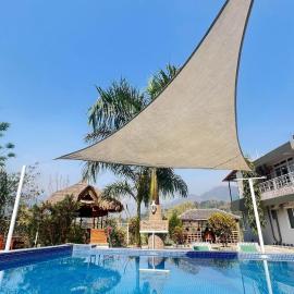 Hills and Horizon Resort, хотел в Benighāt