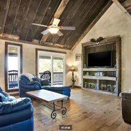 Birds Eye Cabin - Sunset & Starry Retreat Pet Friendly w Private HotTub, Fire Pit and Game Room، فندق في إليجاي