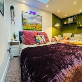 #11 Impressive and Spacious Studio Sleeps 4 - Perfect for Contractors and Families - Free Parking, Hotel in Birmingham