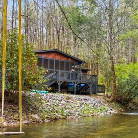 200ft Fightingtown Creek FrntHot TubArcd