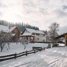 Затишна Домівка, hotel em Slavske