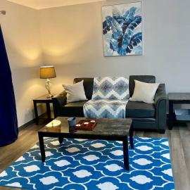 All private 2 BRoom w 2 QUEEN BEDS-1 BTHRM-FREE PARKING-FAST WI-FI-CENTRAL LOCATION