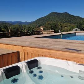 Accords Pyrénées - Vue Pyrénées - Piscine et spa - classé 4 étoiles, hotel in Estadens