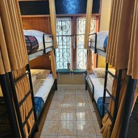 Viesnīca Lovina Guesthouse Mai Family pilsētā Singaradža