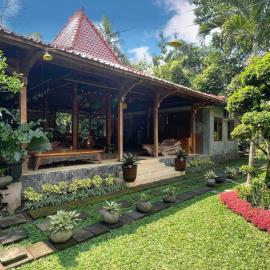 Dream Village Villa Jogja, hotel i Jarakan