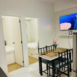 Riverfront City 2 Suite Room, hotelli kohteessa Naga
