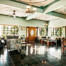 Meditation Heights B&B Villa、ネグリルのホテル